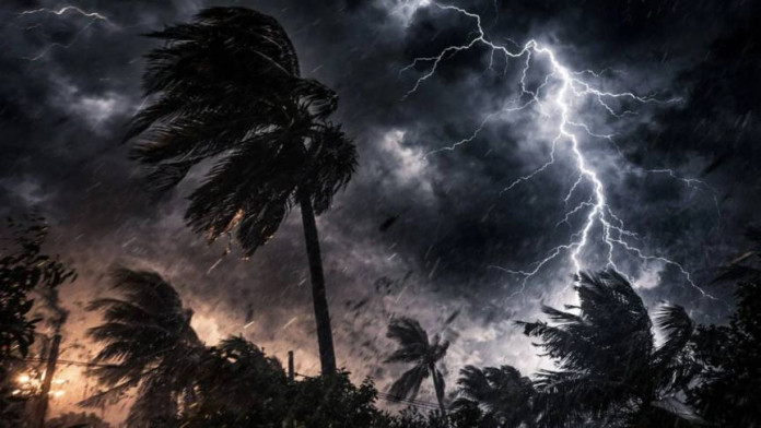 রাতের মধ্যে যে ১৩ জেলায় আঘাত হানতে পারে ঝড়