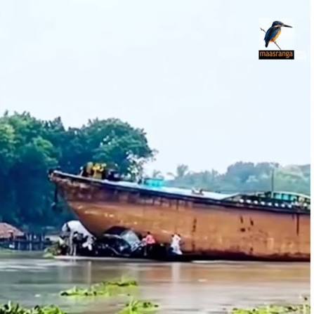 খুলনায় খেয়াঘাটে আতঙ্ক, শেষ মুহূর্তে বাঁচলেন সবাই।